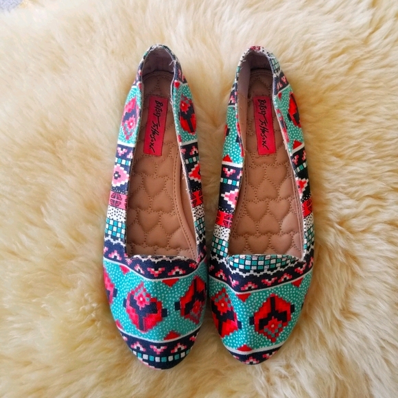 Betsey Johnson Britney Flats Size 7